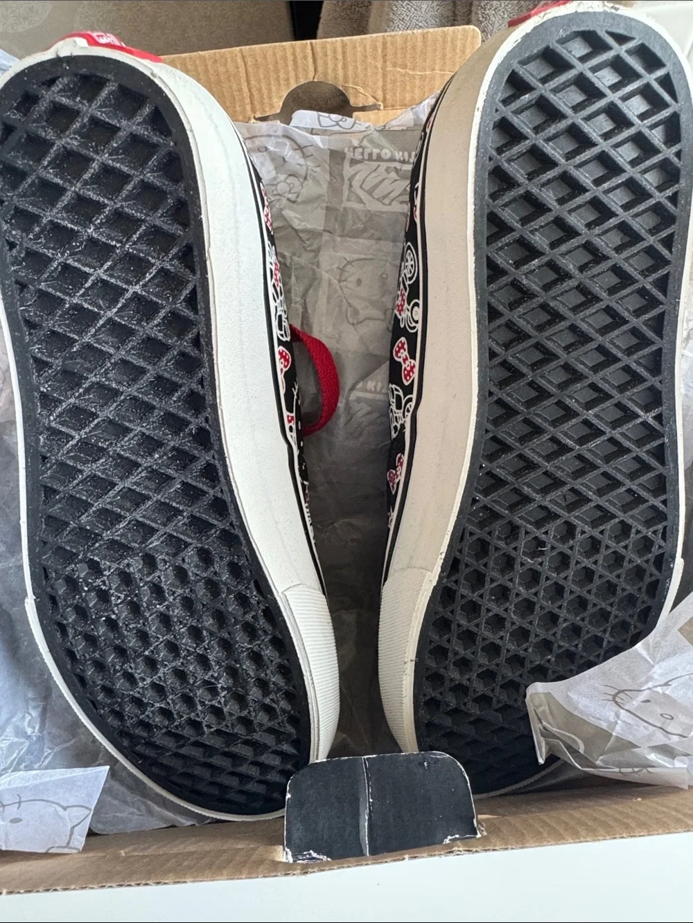 Vans Woman’s Hello Kitty Size 7 BNIB